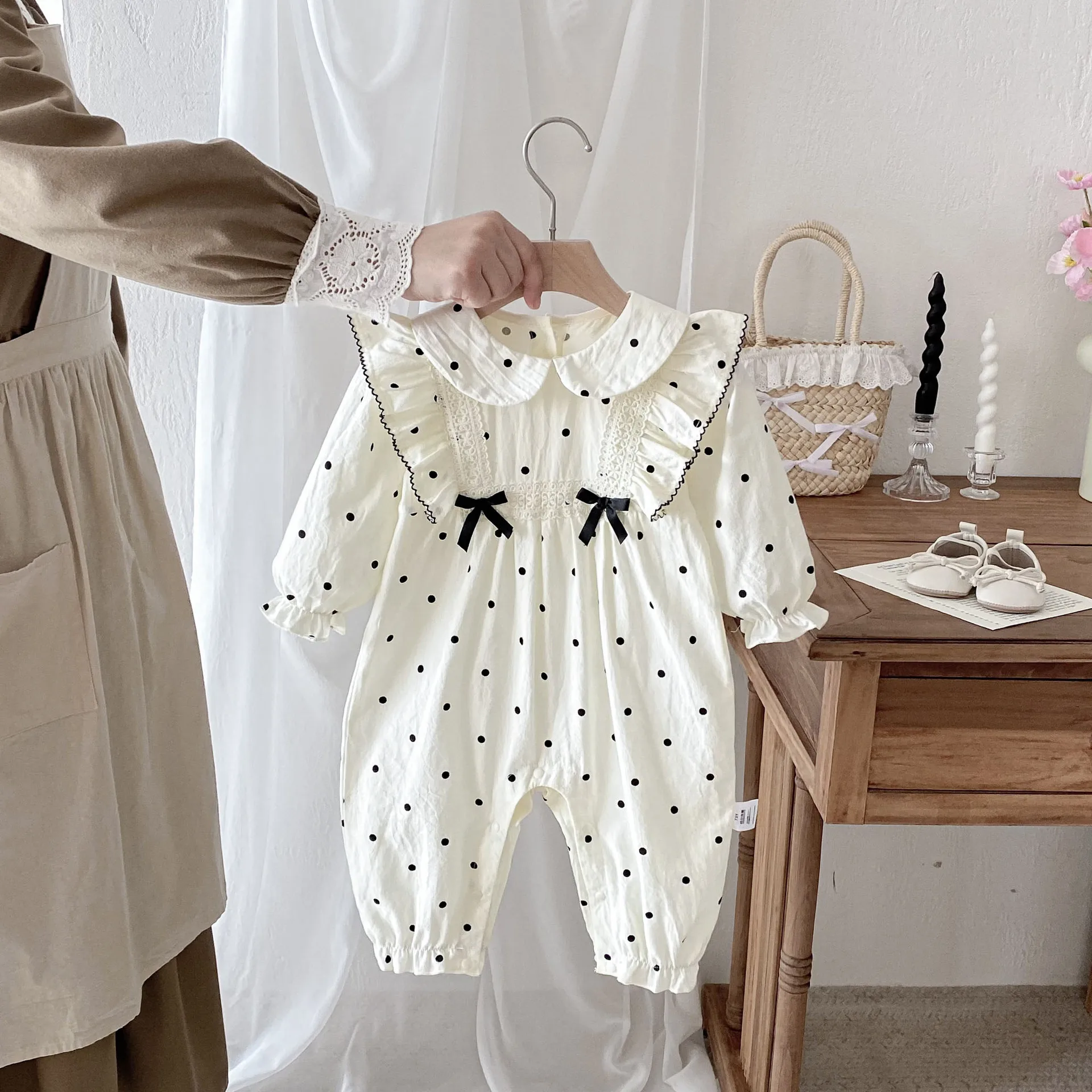 

2025 Autumn Baby Girls Rompers Cotton Polka Dot Print Infant Princess Jumpsuits Korean Toddler Long Sleeve One Piece Clothes