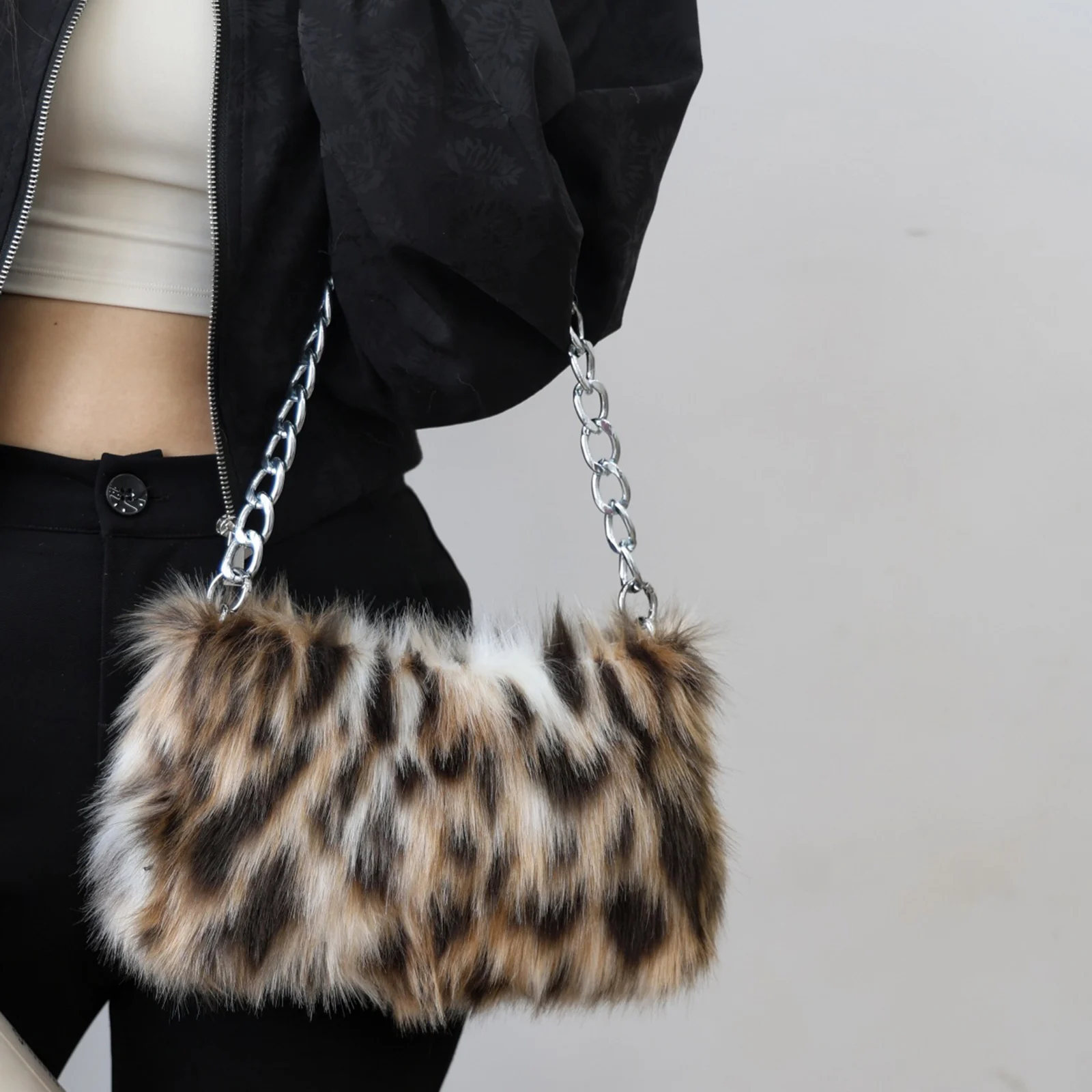 

Women Plush Shoulder Bag Fashion Designer Handbag Faux Fur Underarm Bag with Chain Strap