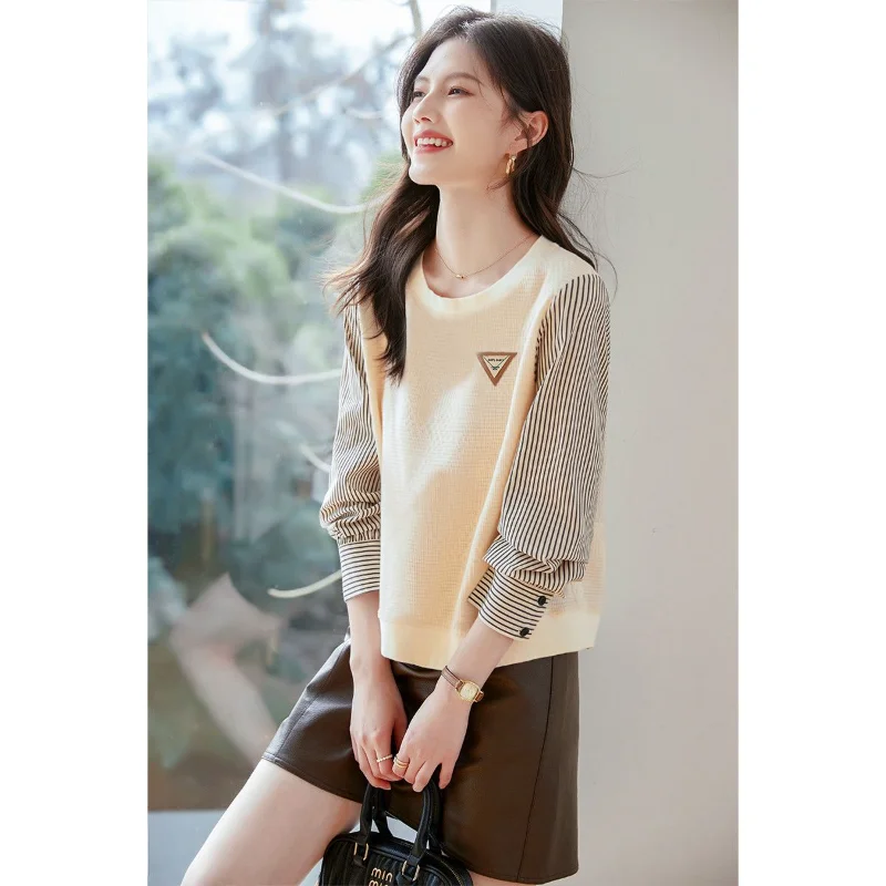 

Chest Logo Striped Patchwork Fake Two Piece Top Stylish Round Neck Shirt Sleeve Tshirt Versatile Sweatshirt