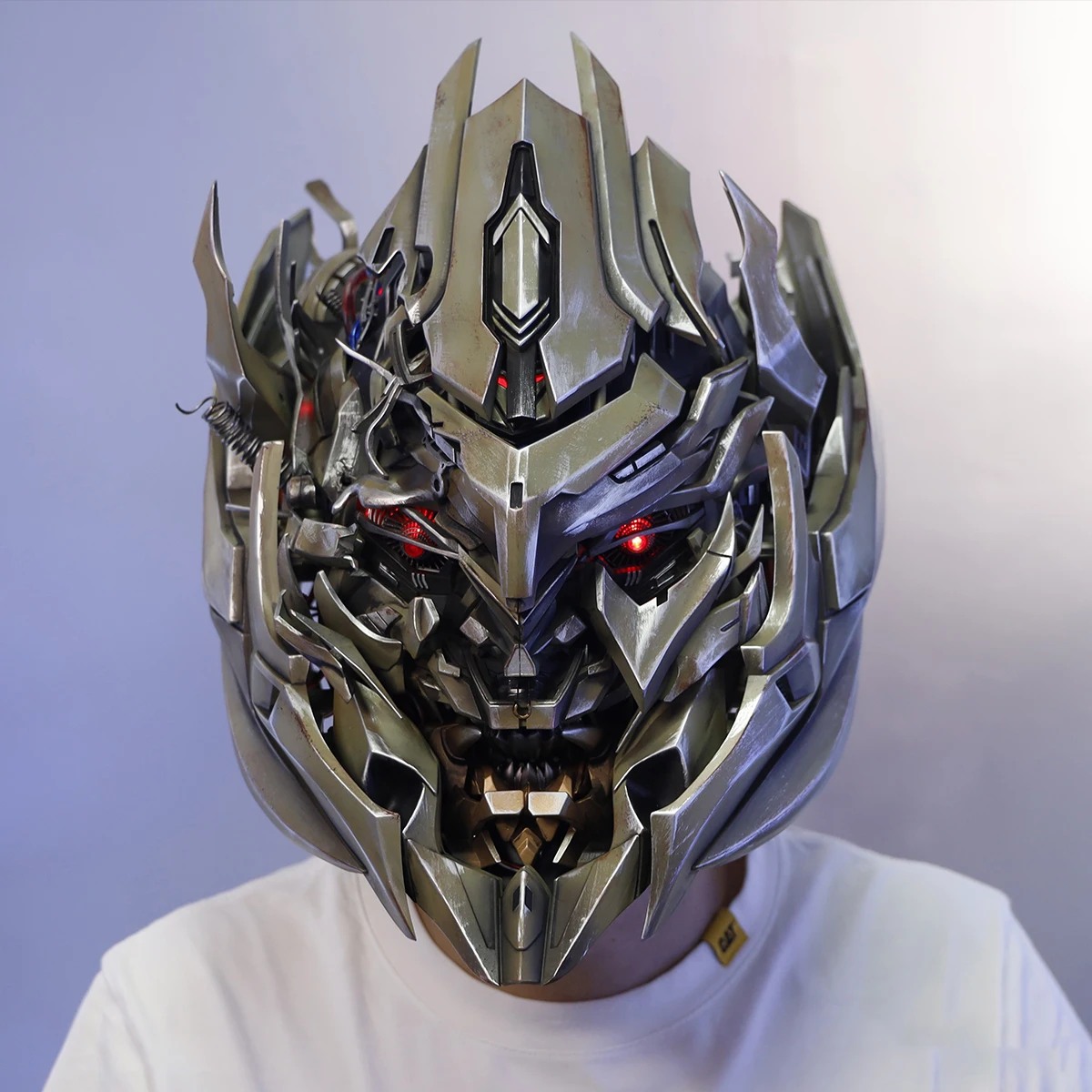HiPlay Killerbody Transformers Megatron Tragbarer Helm mit Lautsprecherbasis, Sammler-Sprachwechsler