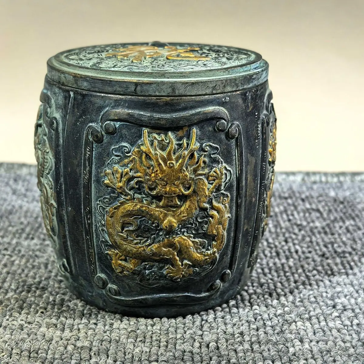 

Pure copper gilt relief four sea dragon can ornament, tea washing ornament handicraft ornament weighs about 530 grams