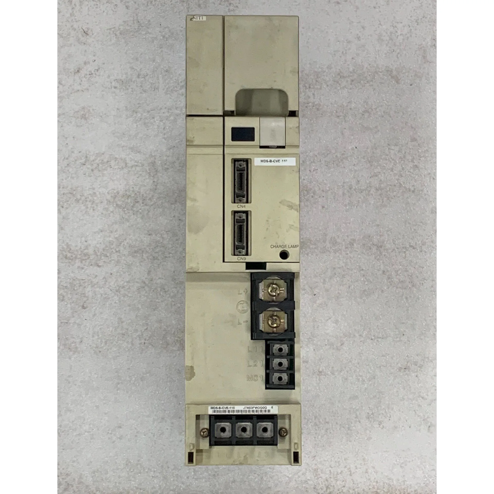 Servo Drive MDS-B-CVE-110 em Boa Condição