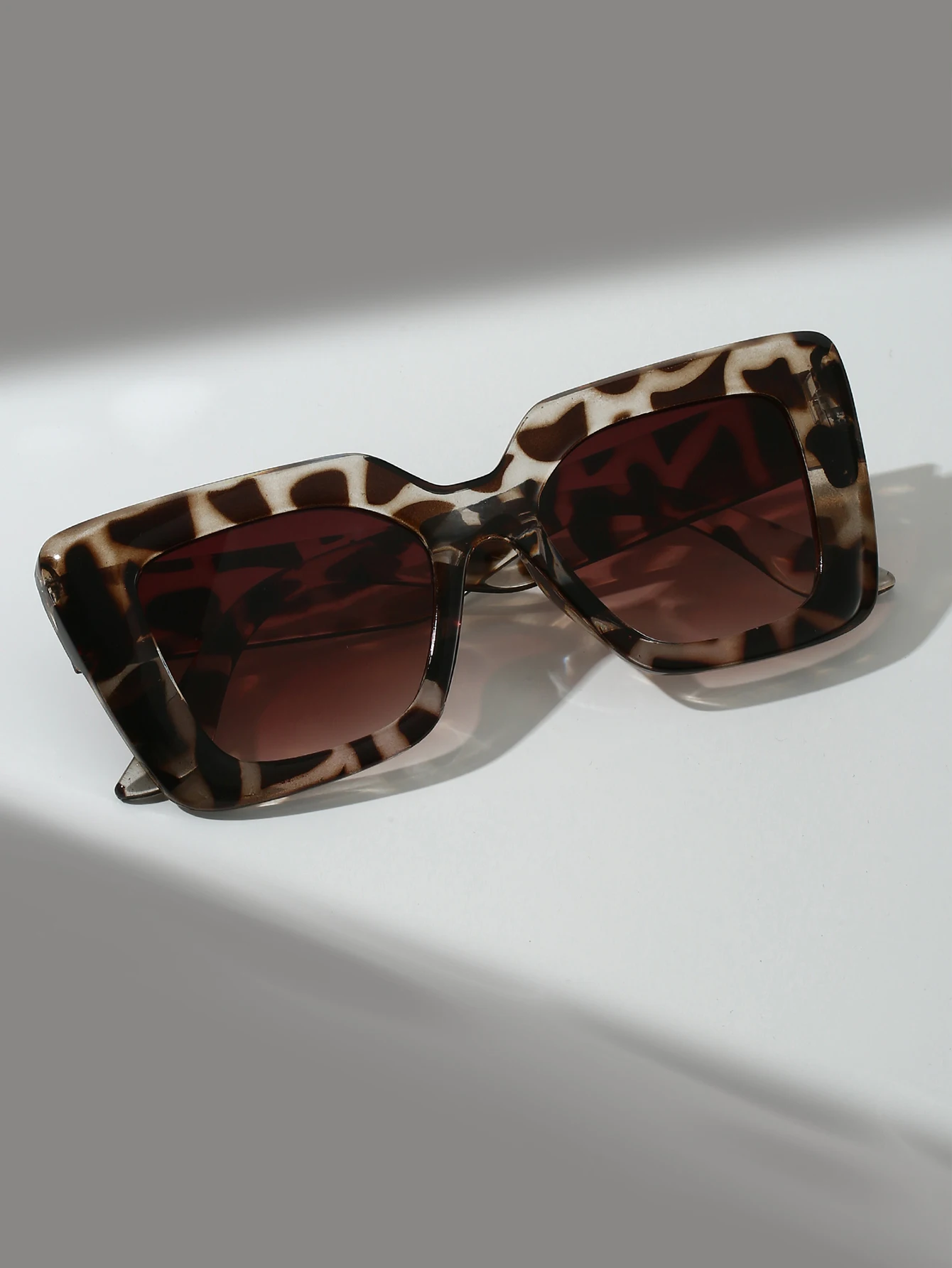 1 Stück Retro Übergroße Quadratische Sonnenbrille für Damen, Modische Brille Geeignet für Stilvolle Outfits und Strandurlaube – Detail 2