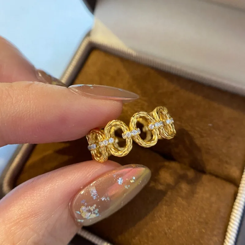 Minimalist hip-hop style hollow out diamond inlay interlocking rings for women fashion glossy oval ring party jewelry gift