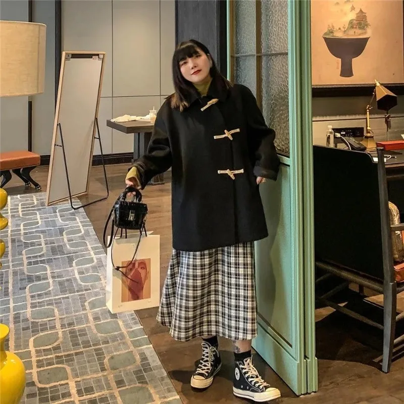 

Модное черное твидовое пальто для женщин в корейском стиле, свободная посадка с роговой пуговицей, короткая зимняя теплая куртка средней длины