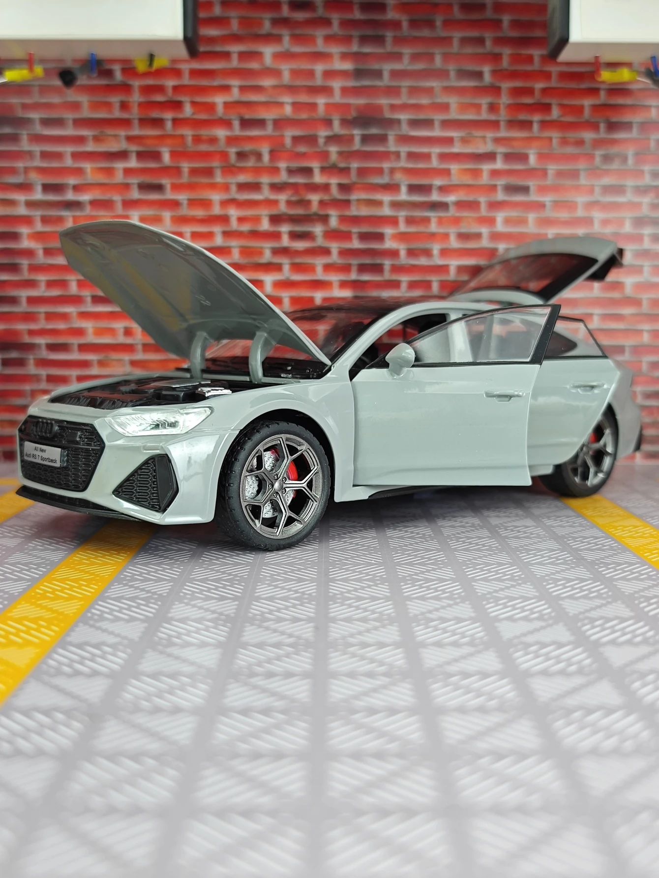 1: 24 simulation Audi RS7 alloy car model, doors and engine hood, trunk can be opened with sound and light, sedan gift view 6