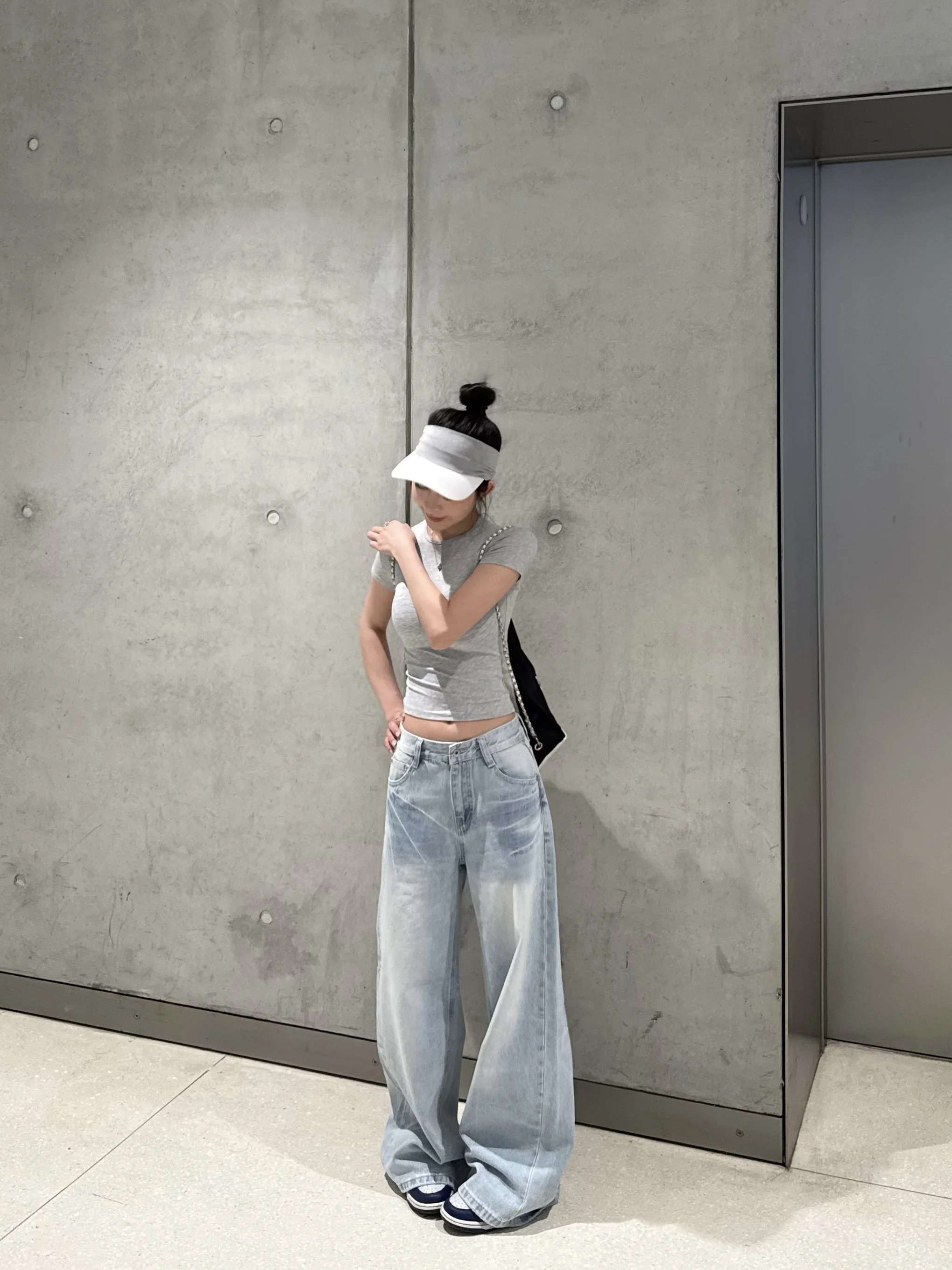 

Светло-голубые винтажные джинсы с широкими штанинами, свободного кроя, удлиненные, женские, весенние, прямые, из денима, с эффектом похудения