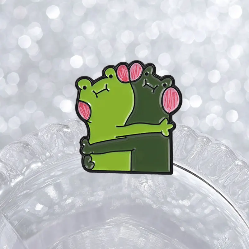 Niedliche Umarmende Frosch-Emaille-Anstecknadel Zweifarbiger Grüner Ton Rosa Rouge Cartoon-Tier-Brosche Reversnadel für Kleidungsdekoration – Detail 5