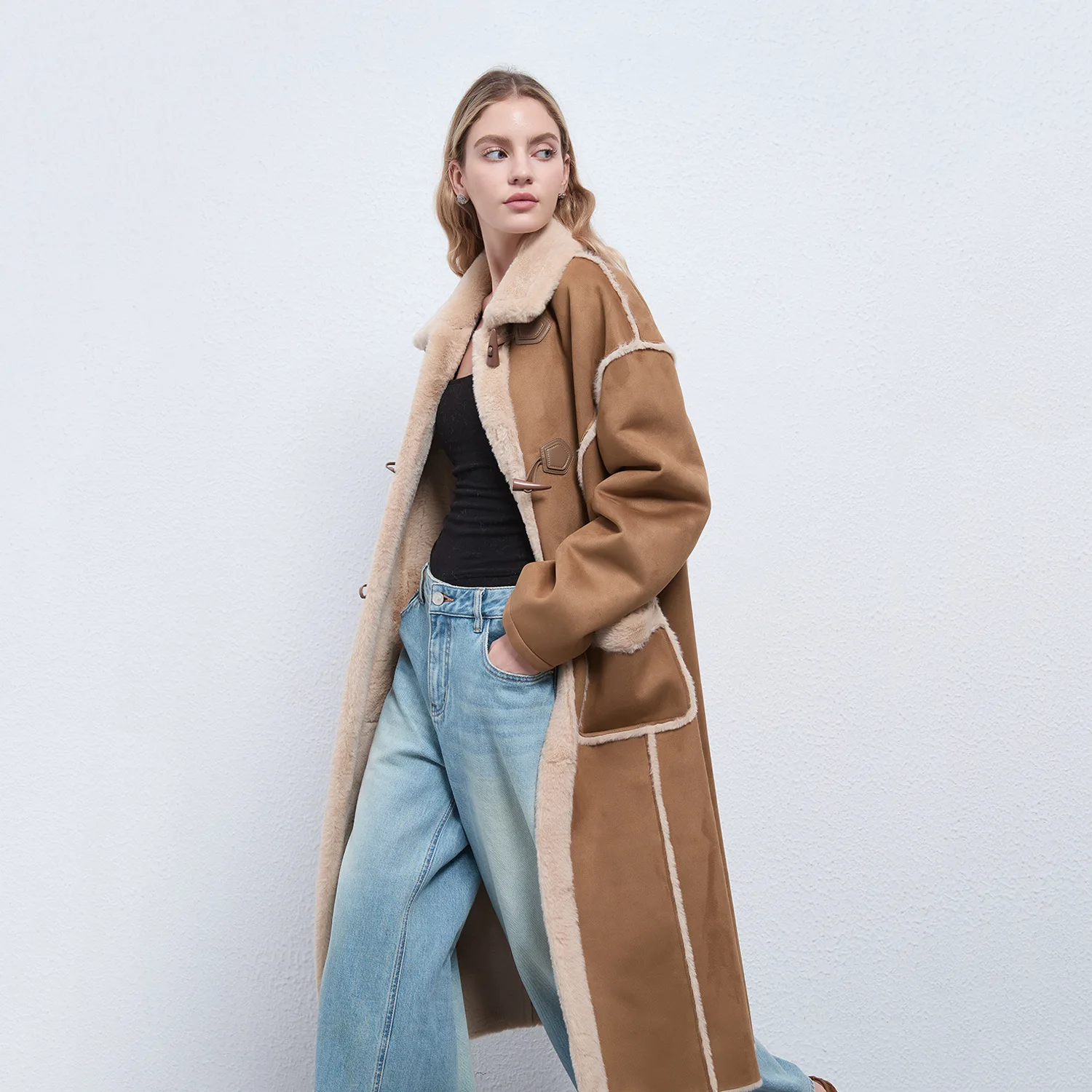 

Новое женское шерстяное пальто, зимняя длинная плюшевая куртка из искусственной замши с роговыми пуговицами, толстая теплая