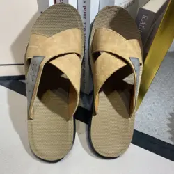 Zapatos clásicos a juego para hombres, sandalias de playa al aire libre, zapatos antideslizantes para el hogar y el jardín, zapatillas casuales de moda de PU, ligeras