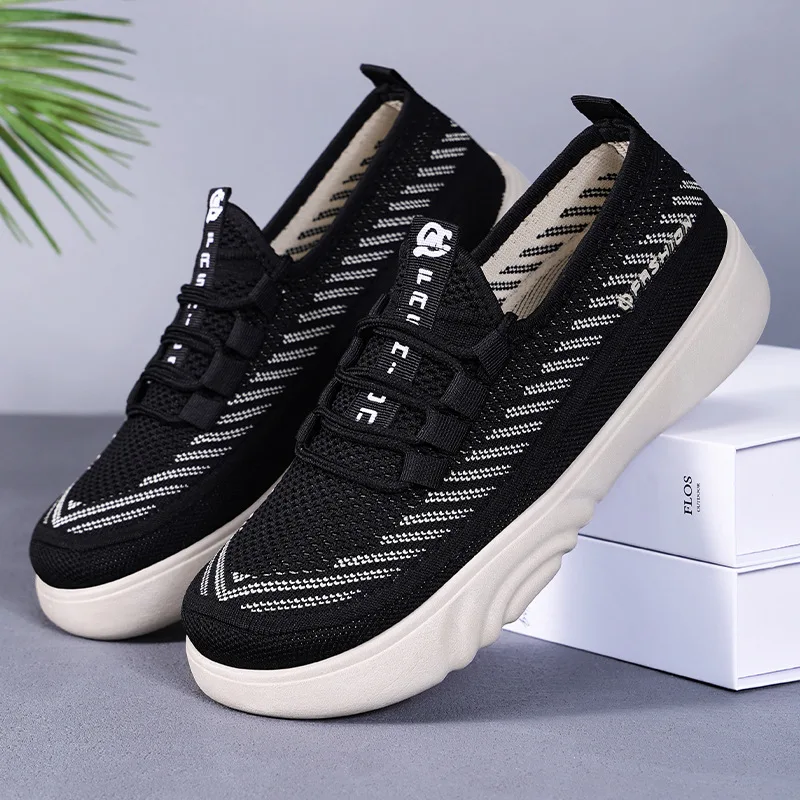 女性のための靴春すべて新しいフライング織物通気性メッシュ表面耐摩耗性マザーシューズソフトソール快適なカジュアルシューズ