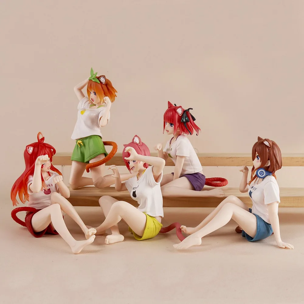 Muñeca modelo de coche Nakano Nino de cuatro hojas de anime de 11cm, figura de gato Nakano Mirai de cinco elementos, adornos de escritorio de colección de PVC