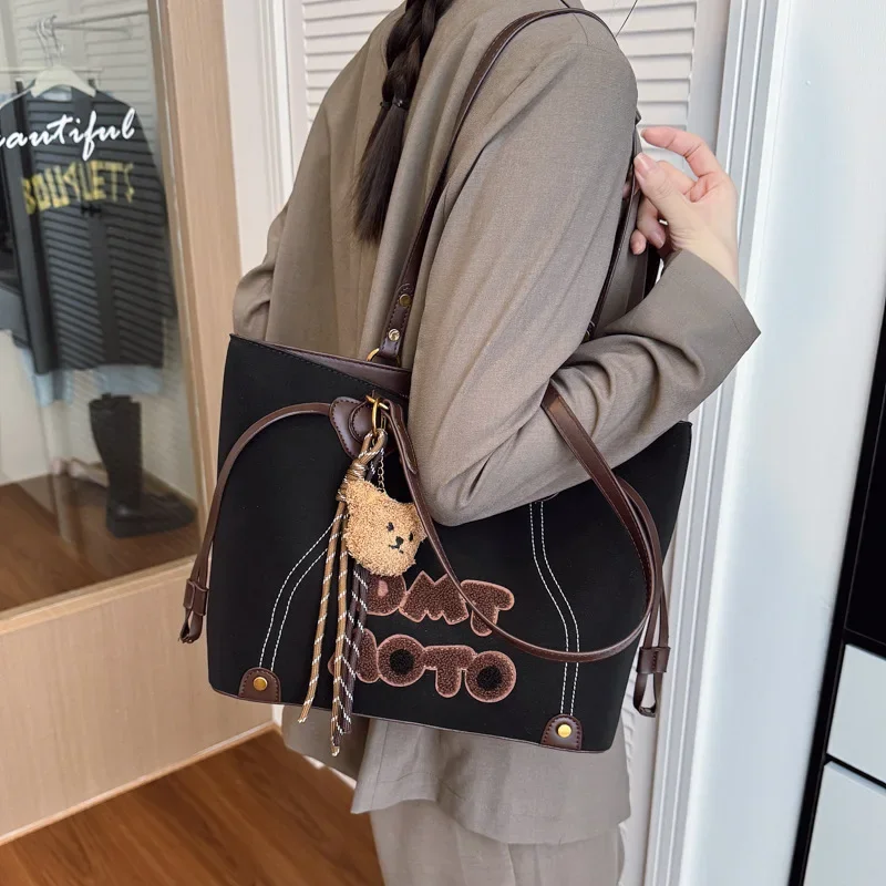 

Large Capacity Tote Bag, Retro Letter, Fashionable, Simple Commuting, Shoulder Handbag for Stylish Travel and Daily Use