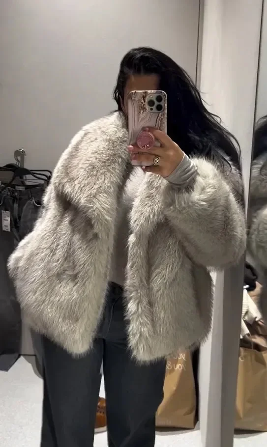 Women\'s Cropped Faux Fur Jacket Plush Warm Long Sleeve Warm Winter Fur Coat Women Jacket Shaggy Furry Outerwear with Pockets