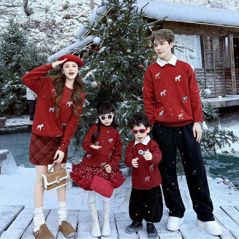 

‌2026 New Year Family Matching Horse Red Sweater Warm Thick Knitwear Festive Party Outfit for Parents Kids Chinese New Year Gift