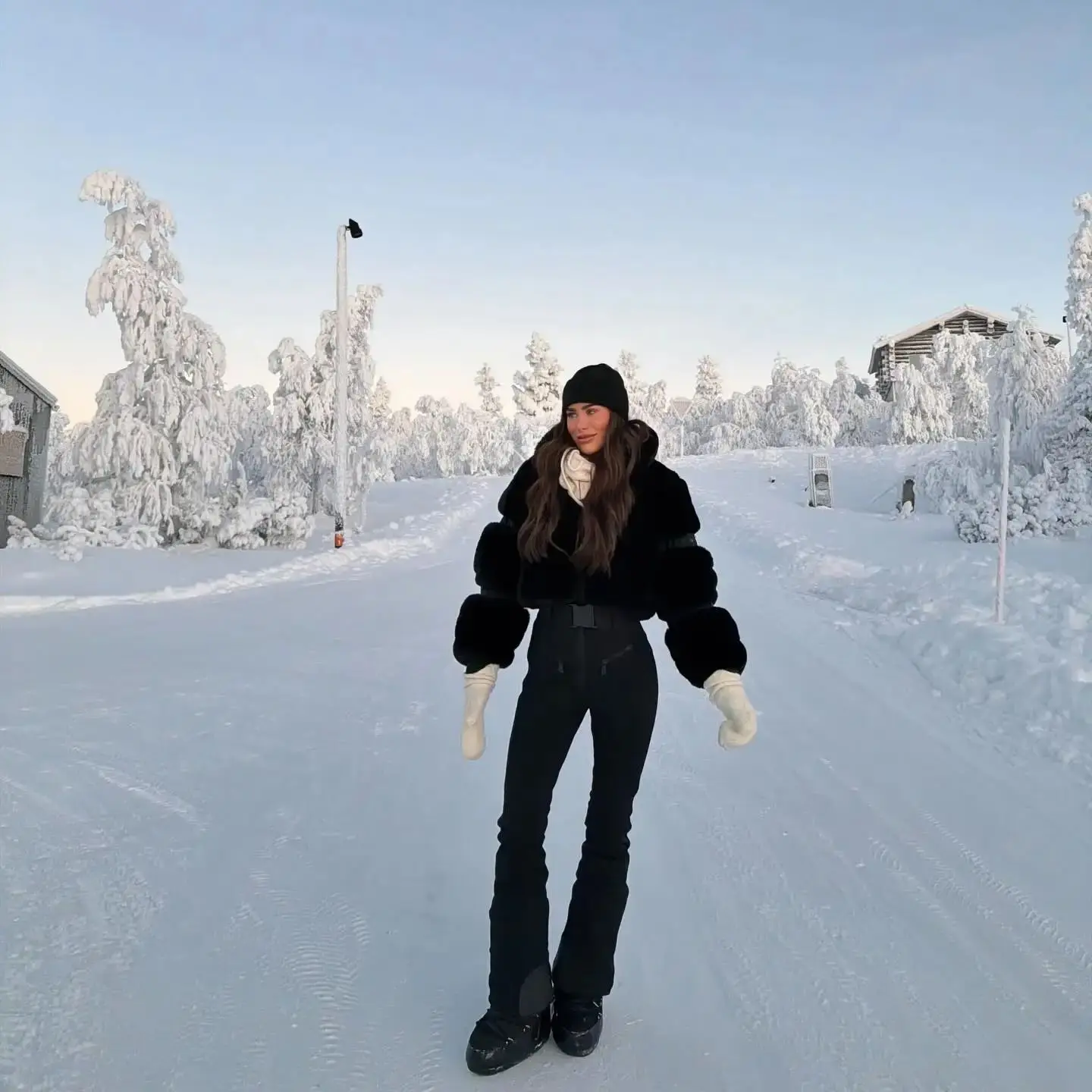 女性の人工毛皮パッチワークジッパージャンプスーツスリムフィット暖かい冬服通勤コート 2025 女性の新しいファッション服