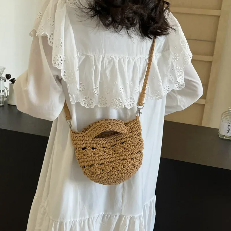 새로운 문학 왁스 로프 손으로 짠 가방 중공 미니 버킷 가방 작은 기능 휴일 스타일 여성 가방
