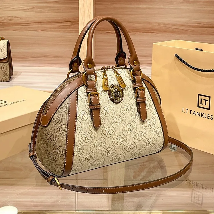 

High-Quality Women's Leather Crossbody Bag From Famous Luxury Designer for Classic Elegant Ladies Style
