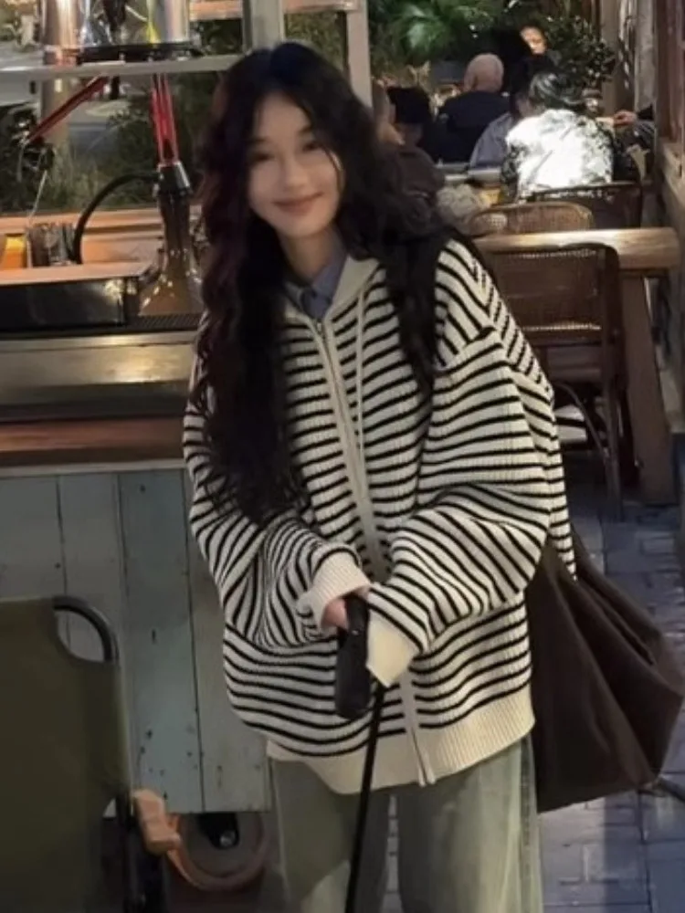 

Korean Lazy Sle Long Sve Hooded Striped Sweater Jaet Loose Casual Versatile Women's Top for Autumn Season New Arrival