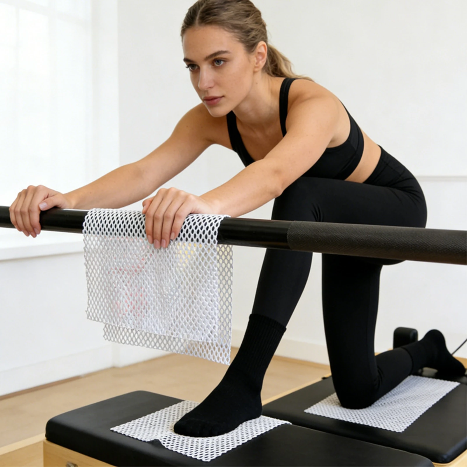 1 Pair Pilates Nonslip Pads Anti Skid Lightweight Women Men Gripper Pad Hand Grip Mat for Workout Home Gym Body Building Indoor