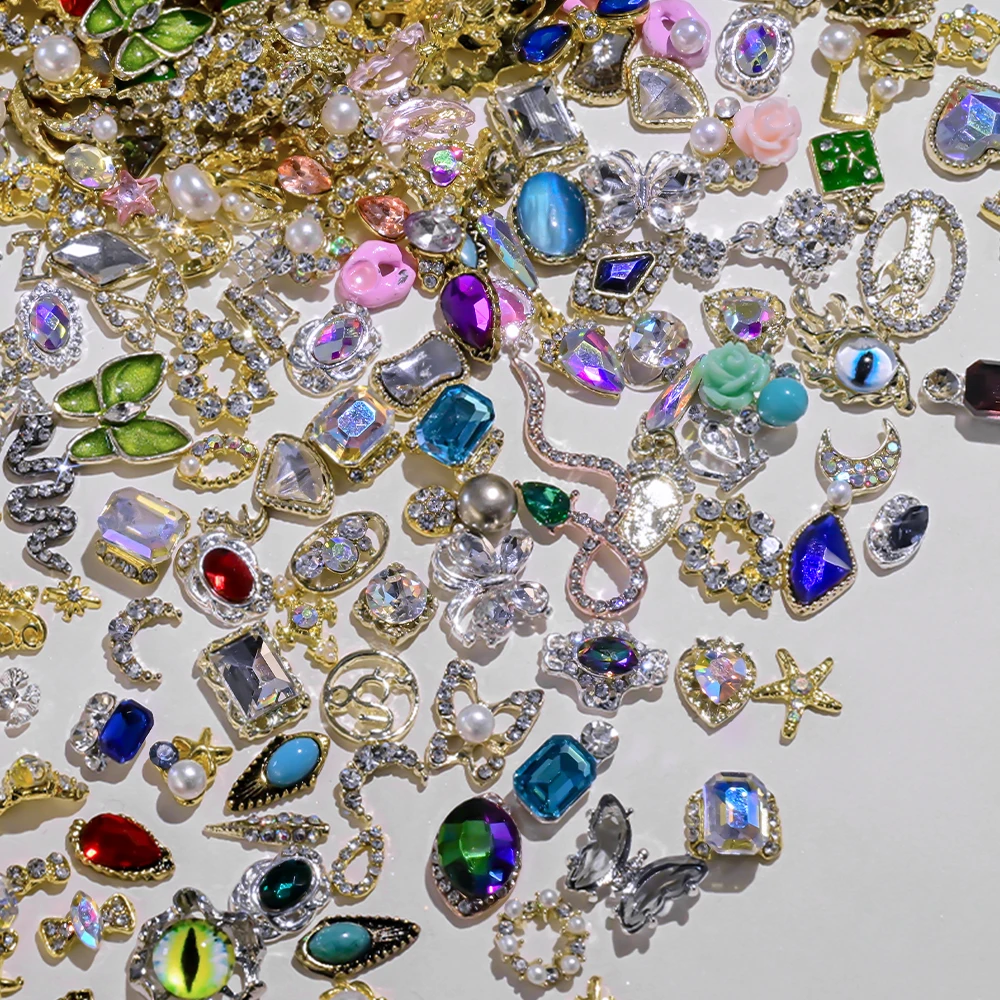 50 szt. Losowe Mieszane Cyrkonie Diamentowe Kryształki Rhinestone Luksusowe Złote Srebrne Ozdoby do Paznokci w Kształcie Motyla/Kokardy/Serce do Manicure