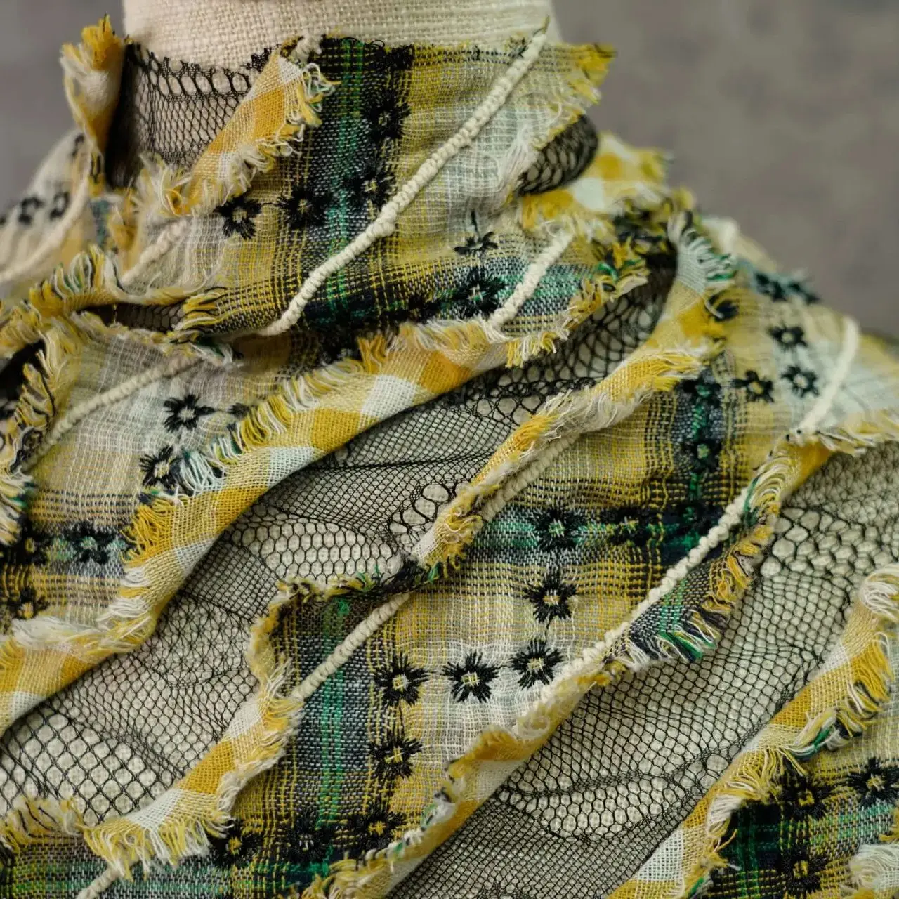 

Fashion plaid 3D small floral lace mesh fabric with patchwork, sexy yarn-dyed fabric for women's designer clothing