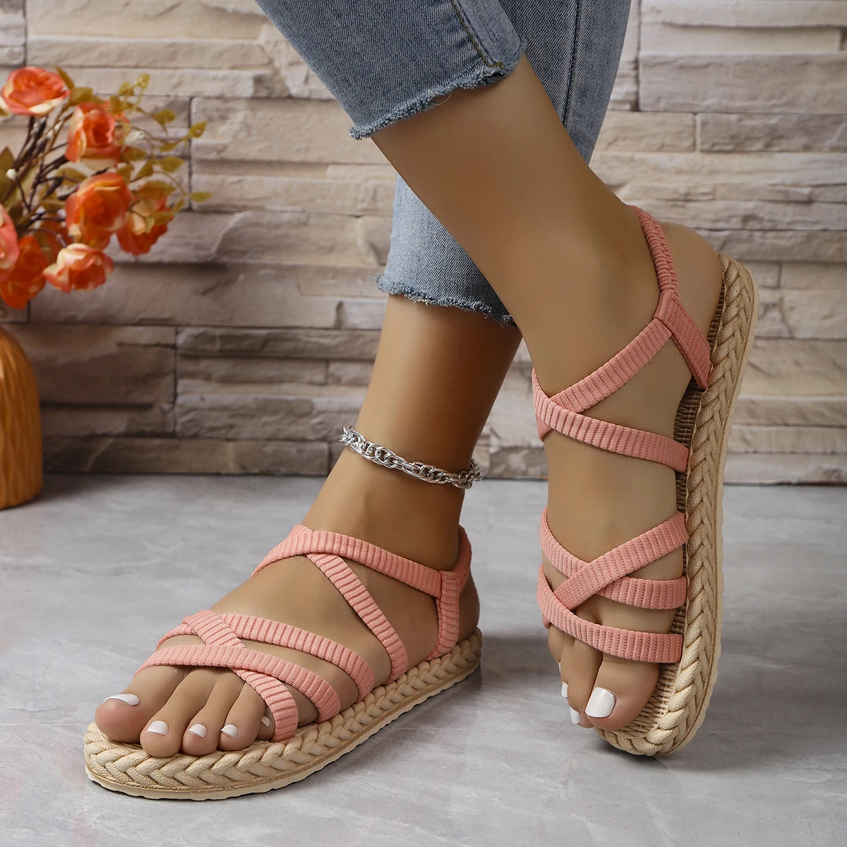 Women\'s fashion trend anti-slip wear strap flat sandals