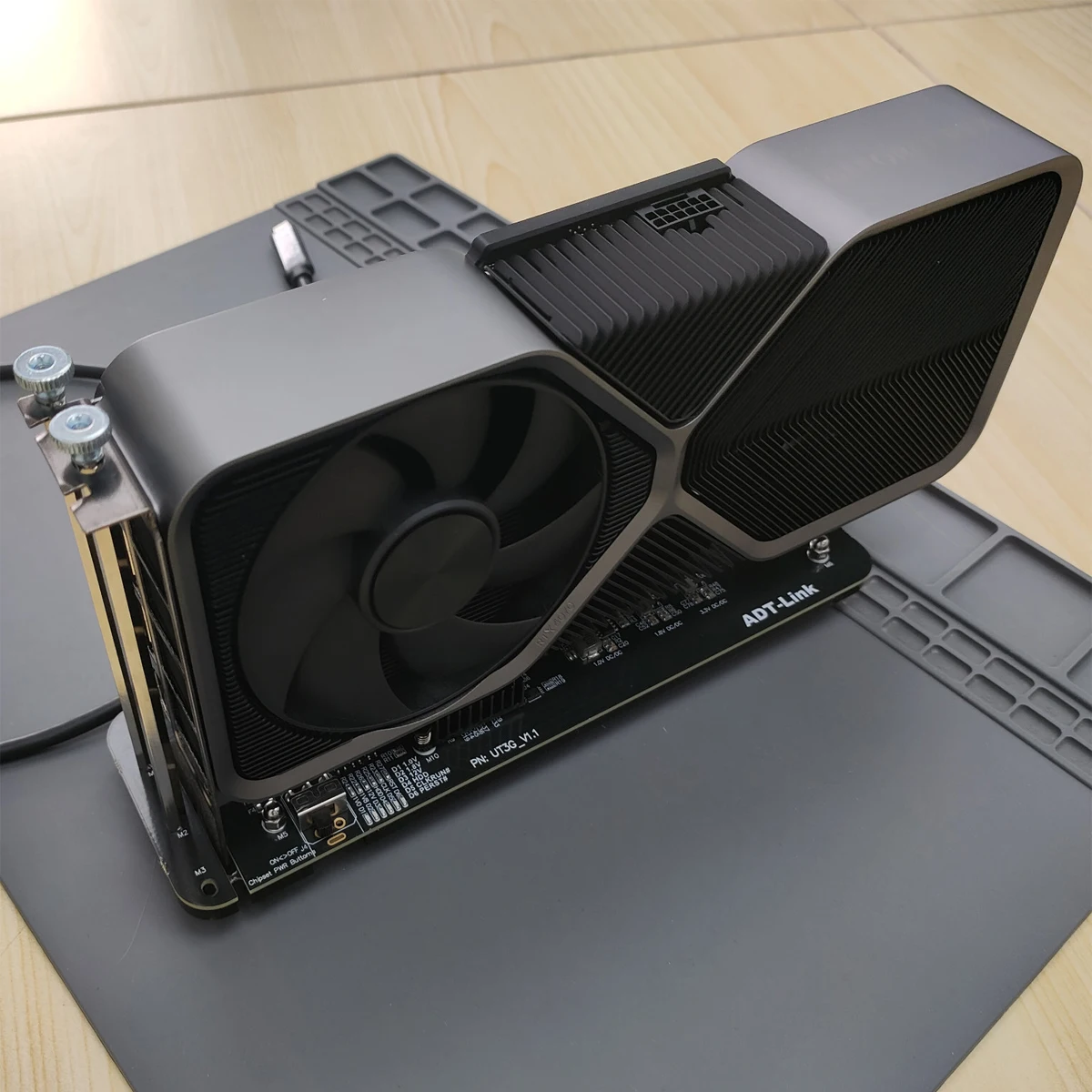 محطة إرساء خارجية للكمبيوتر المحمول UT3G USB4 PCIe4.0x4 متوافقة مع Thunderbolt 3/4، نقل عالي السرعة بسرعة 40 جيجابت في الثانية، كابل