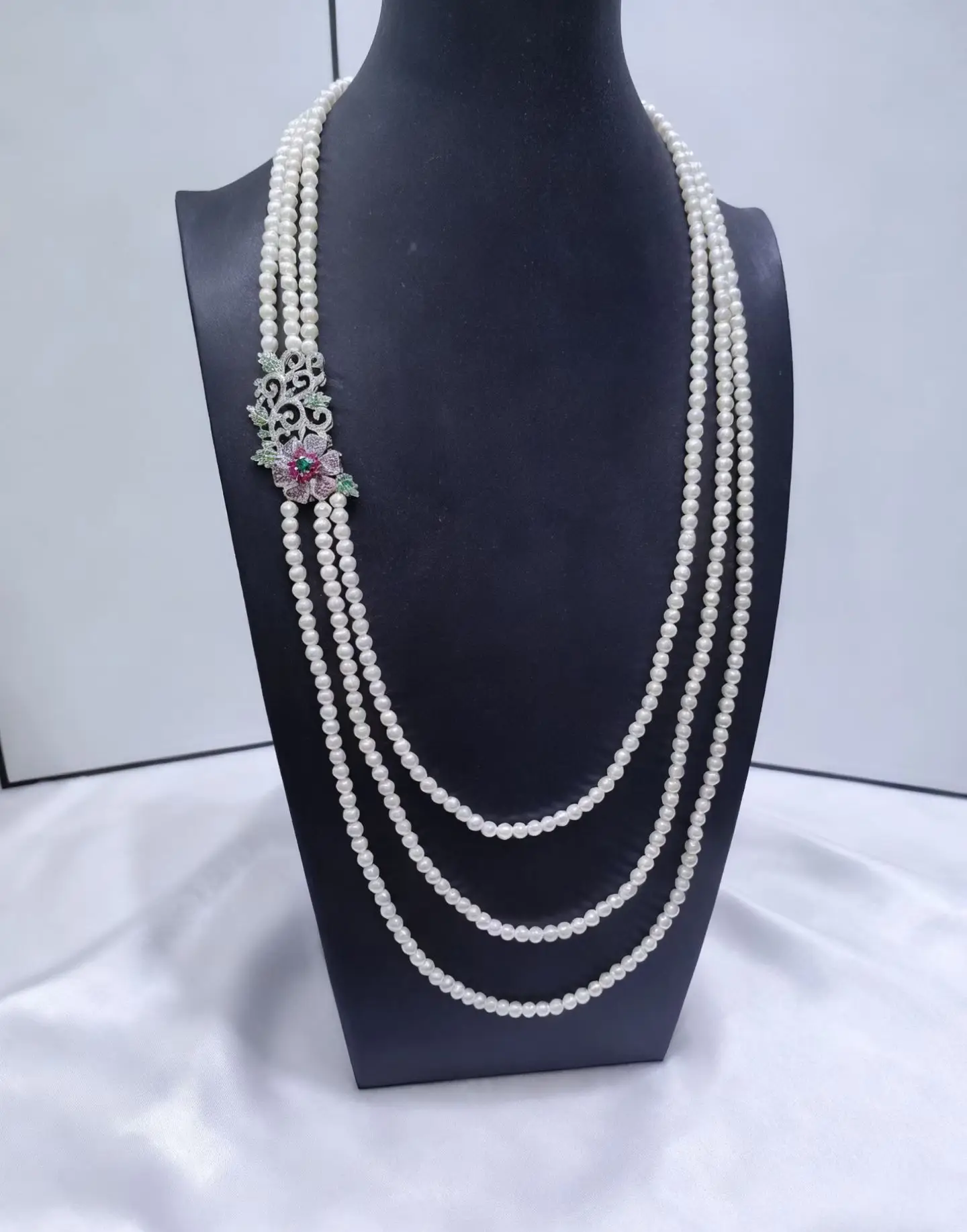 90 Special discount Three-layer flower necklace with natural freshwater pearl clasp, exquisite and versatile sweater chain