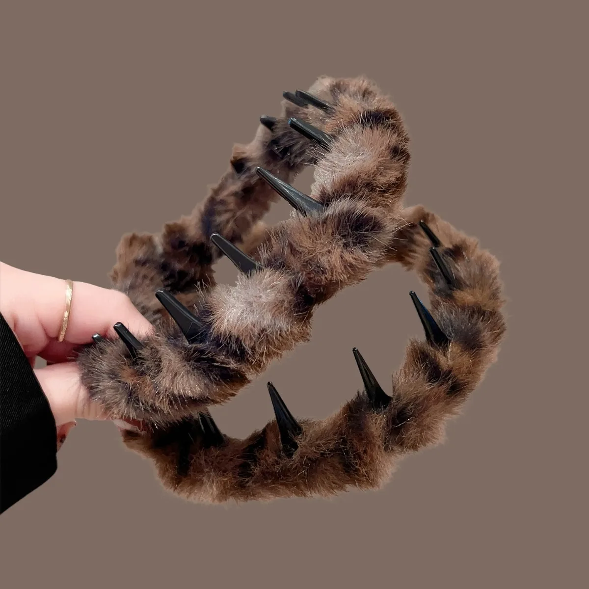 Fascia per capelli alta calva in peluche con stampa leopardata di lusso esagerata, elegante, comoda da usare con un fermaglio per capelli antiscivolo dentato