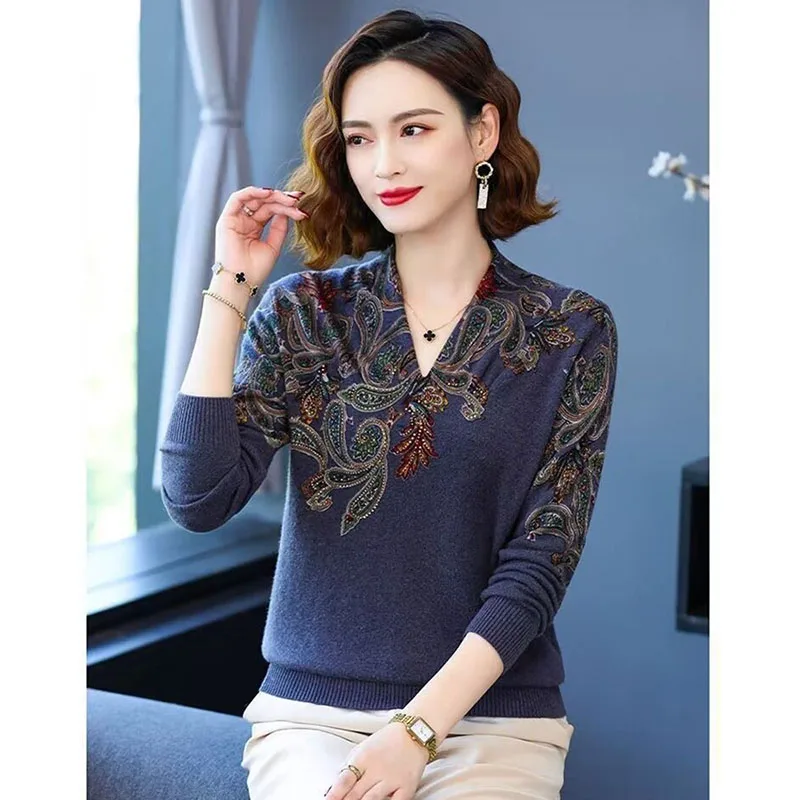 

Autumn Winter New Middle-aged Elderly Mother's Pullover Sweater Women's Loose V-neck Wild Bottoming Shirt Knit Sweater Female