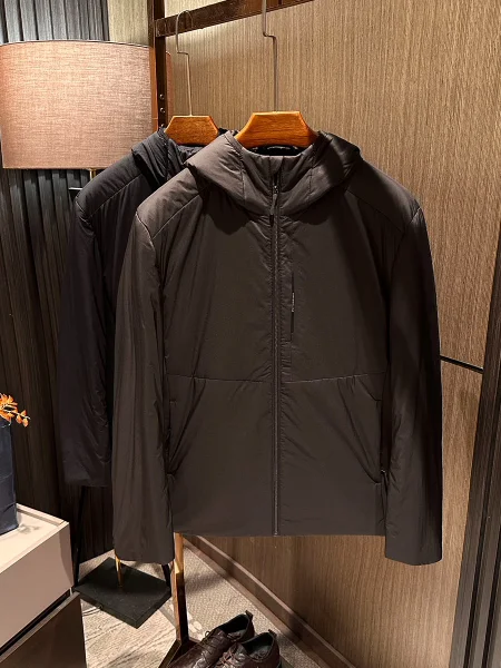 

Мужское легкое теплое хлопковое пальто Jaet 2025 Winter Faion Urban Sle Stand Fit Long Sve на молнии с капюшоном