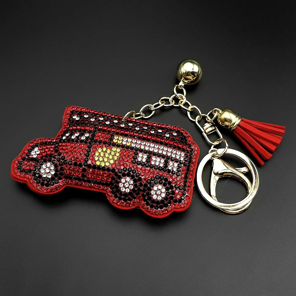 Feuerwehrauto Strass-Schlüsselanhänger Feuerwehr-Thema Rote Quaste Taschenanhänger Feuerwehrmann Schlüsselhalter Souvenir Geschenk Notfallfahrzeug Schmuck – Detail 7