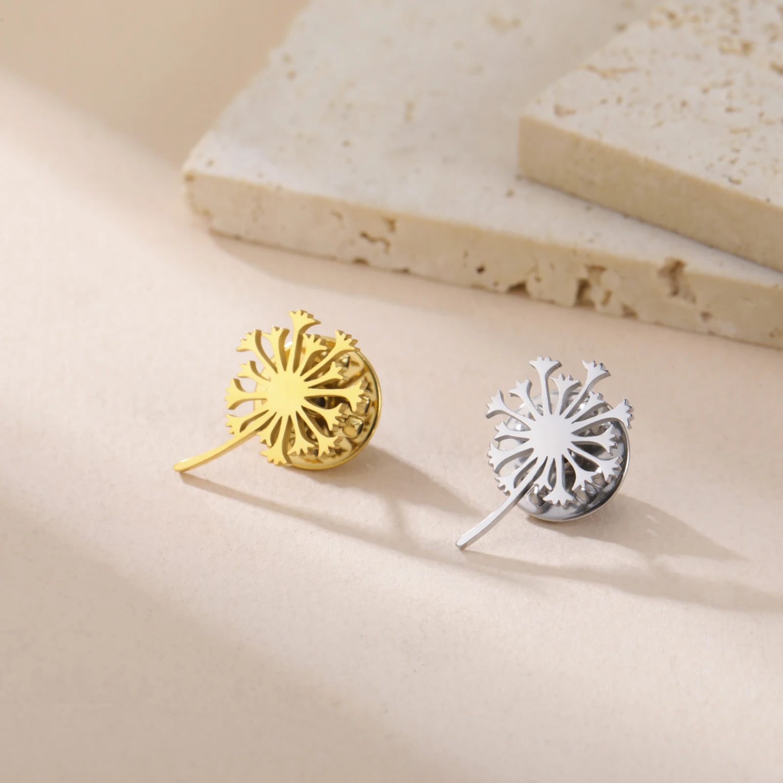 Skyrim Mode Löwenzahn Brosche für Frauen Edelstahl Gold Farbe Anzug Abzeichen Pin Blume Zubehör Großhandel – Detail 11