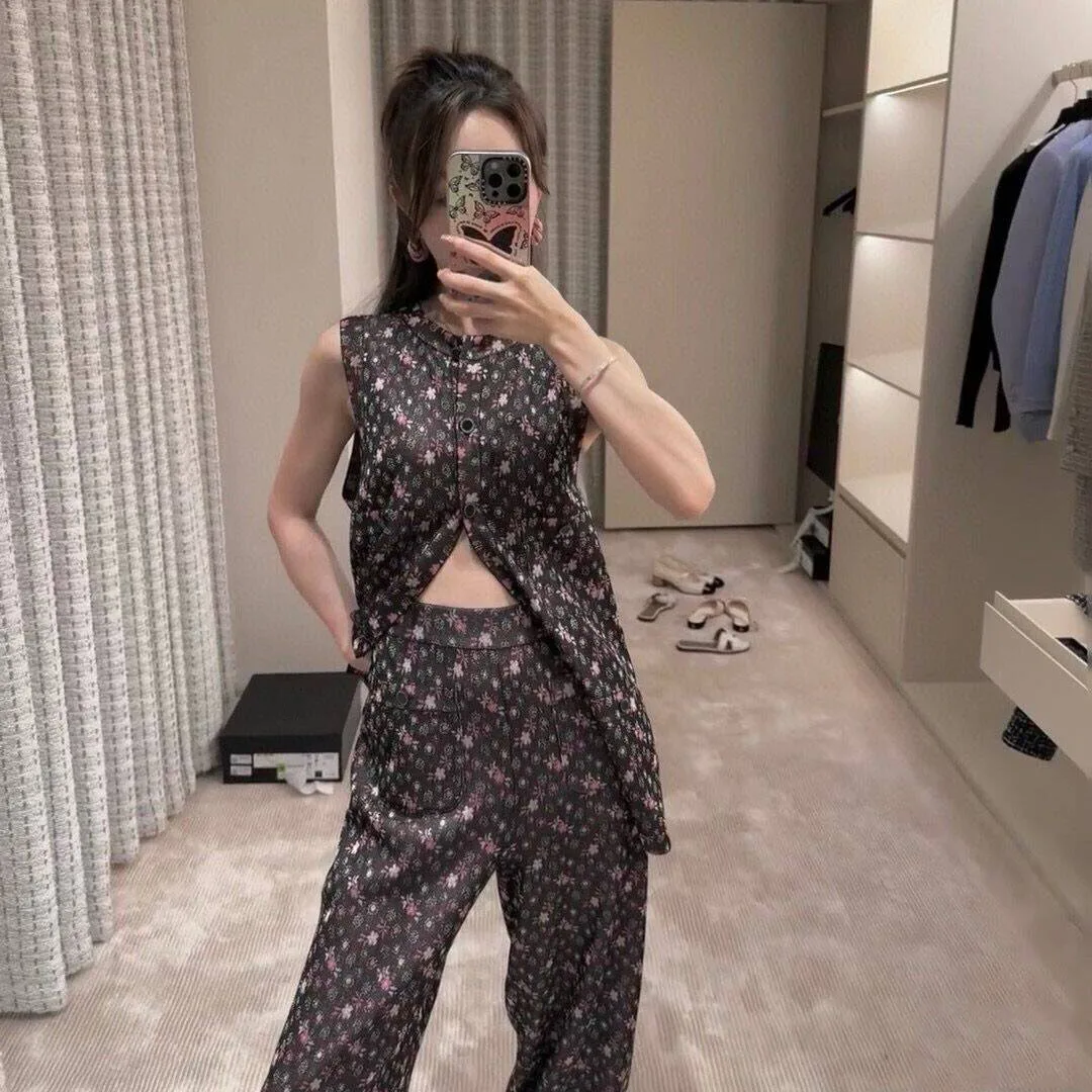 2024 New Fashion Thin Floral Jacquard Sweet Knitted Long Vest Women Vintage Sweater O-neck Single Breasted Sleeveless Tank