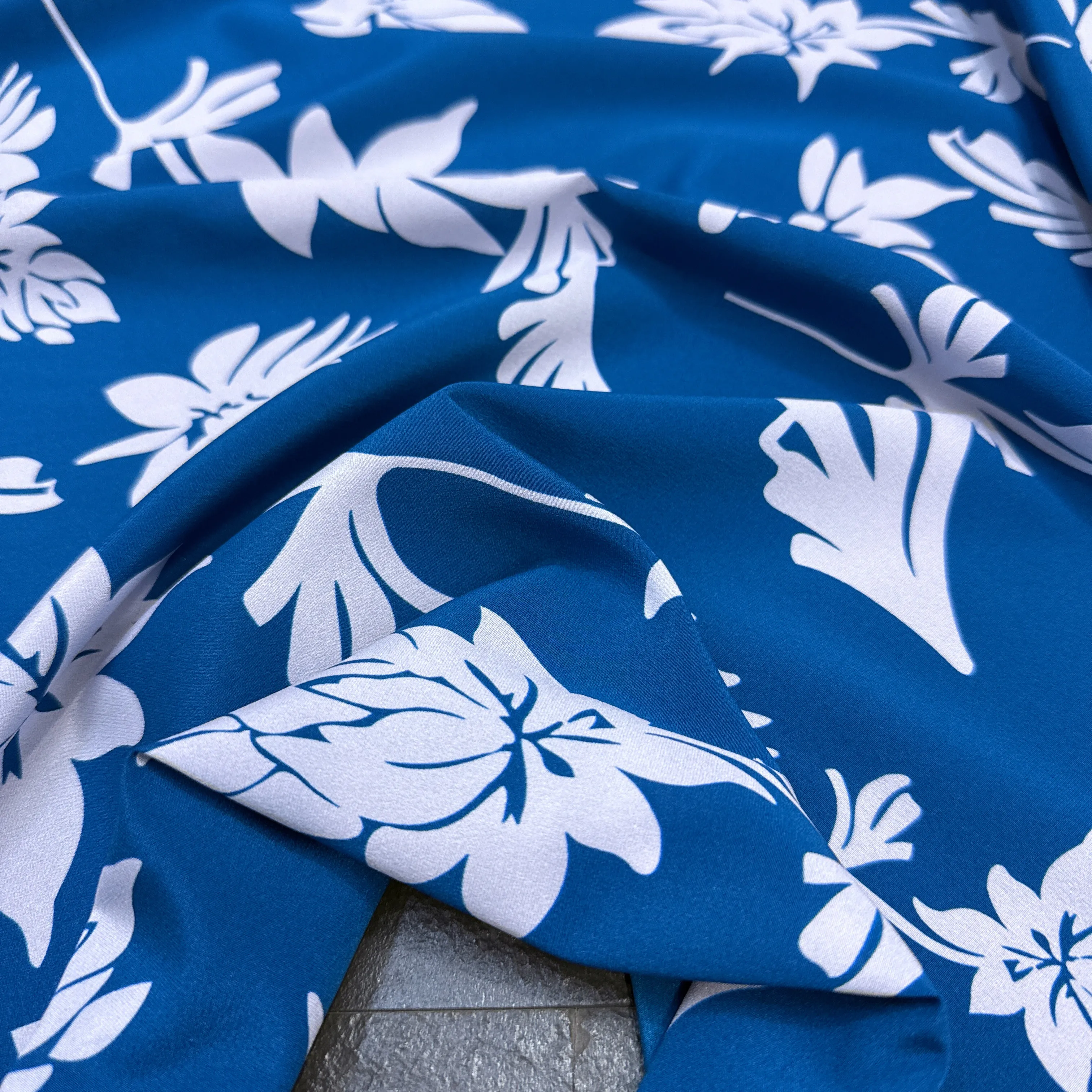 140CM Wide 18MM White Floral Printed Stretch Blue Silk Crepe de Chine Fabric for DIY Sewing Summer Dress Skirt Pajamas FR6994