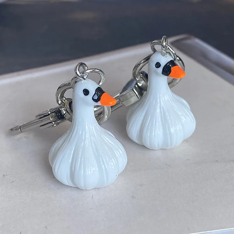 Cartoon Funny 3D Garlic Goose Keychain Key Ring For Women Men Creative Cute Duck Food Pendant Bag Airpods Box Car Holder Jewelry