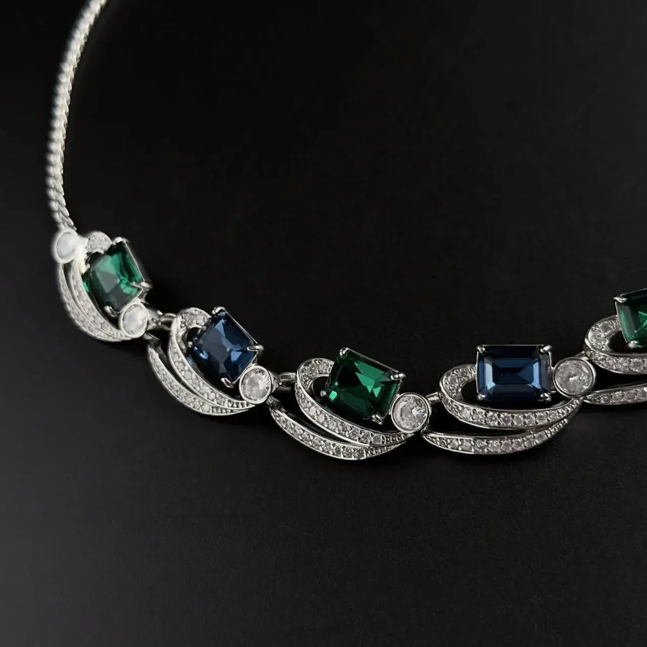 Night Elf European And American Antiques Return To Medieval Wavy Blue-green Zircon Light-transmitting Glass Snake Bone Necklace