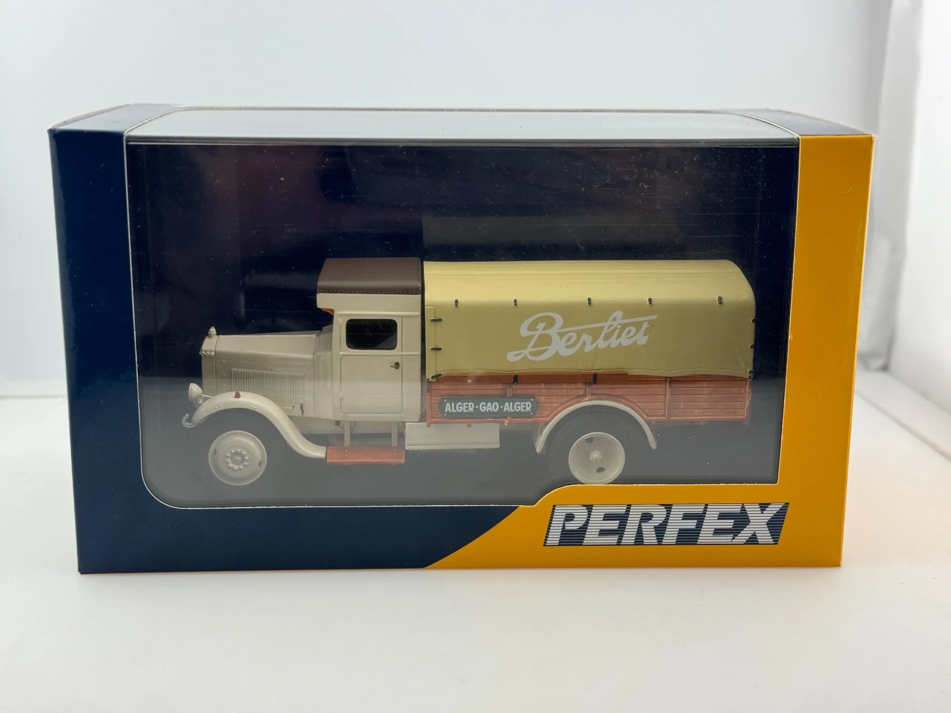 Modèle de voiture en résine moulé sous pression PERFEX, échelle 1/43, jouet de collection, cadeau, affichage Souvenir, ornement