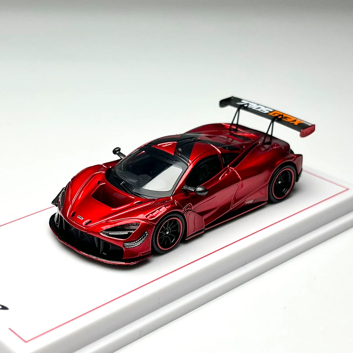 

Модель автомобиля CM 1:64 720S GT3X, красная, из сплава
