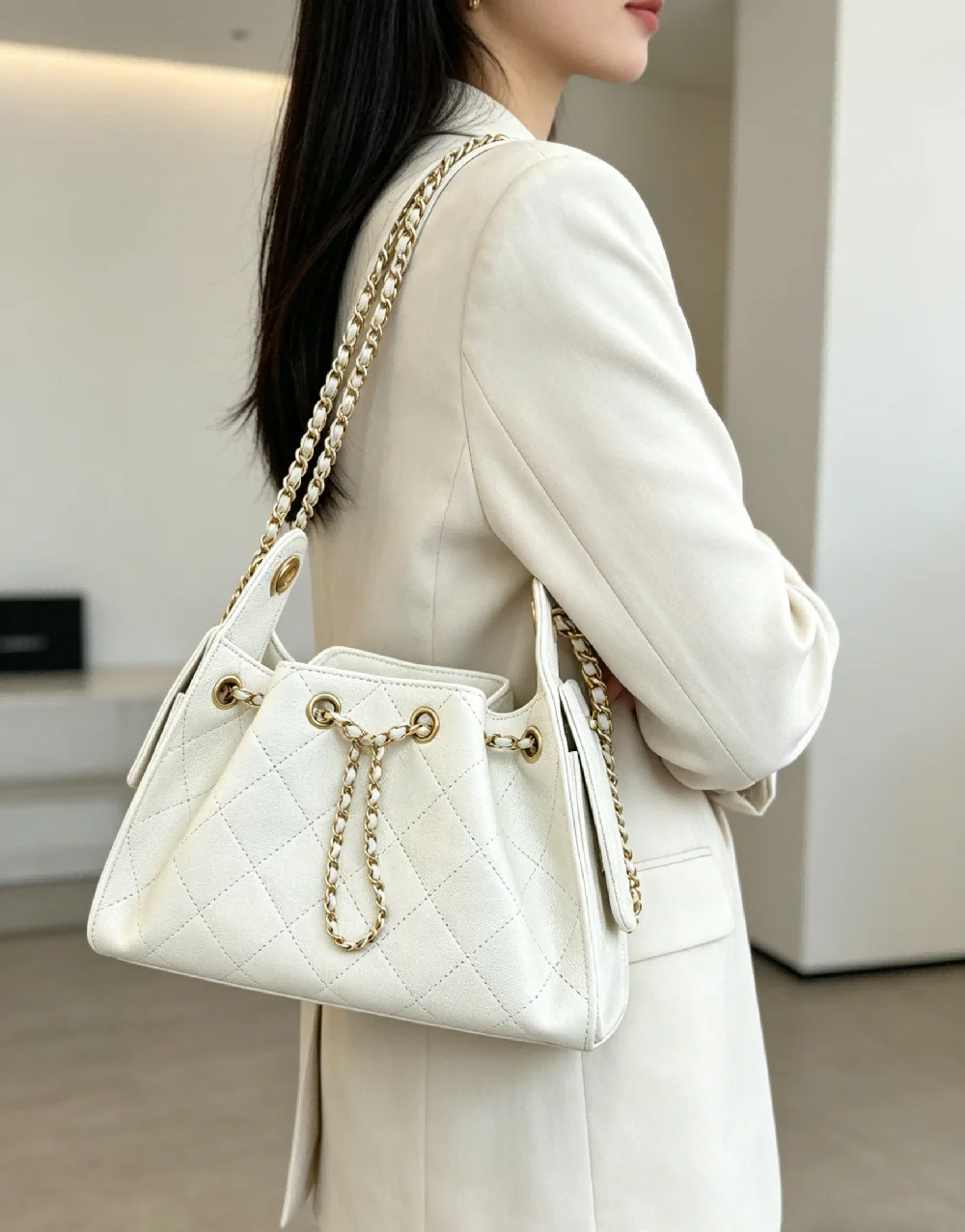 

Luxe White Quilted Drawstring Bucket Bag for Women Gold Chain Strap Shoulder Purse for Office Commute