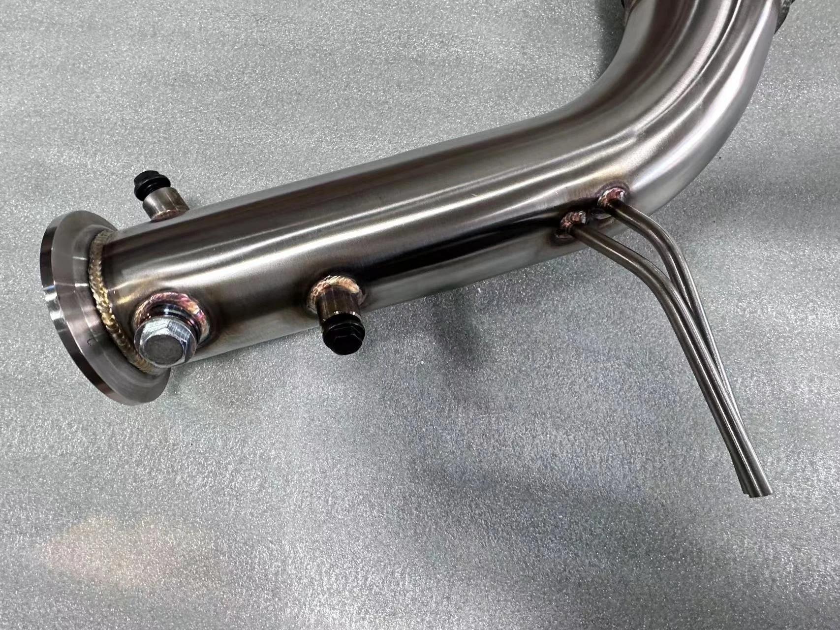 

2026 Новая выхлопная труба из нержавеющей стали для B MW F10 LCI, F11 LCI, F07 GT LCI 530dx 535dx N57N N57Z 12-17 245-313PS