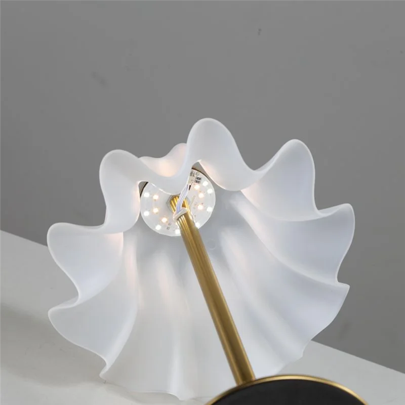 

AT43-USB Rechargeable LED Wireless Flower Lamp Touch-Sensitive Portable Dimmable Tricolored Decorative Desk Light Reading Light