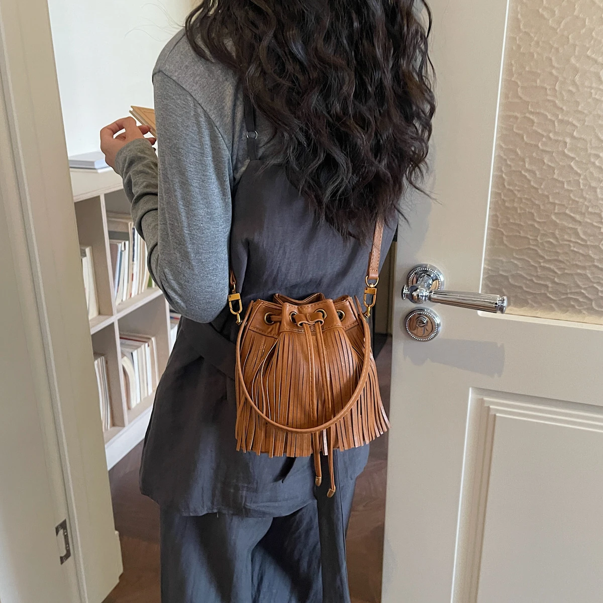 

Women's Vintage Tassel Bucket Bag Cute Fringe Crossbody Shoulder Handbag Drawstring Closure Fashion Mini Purse for Daily Party