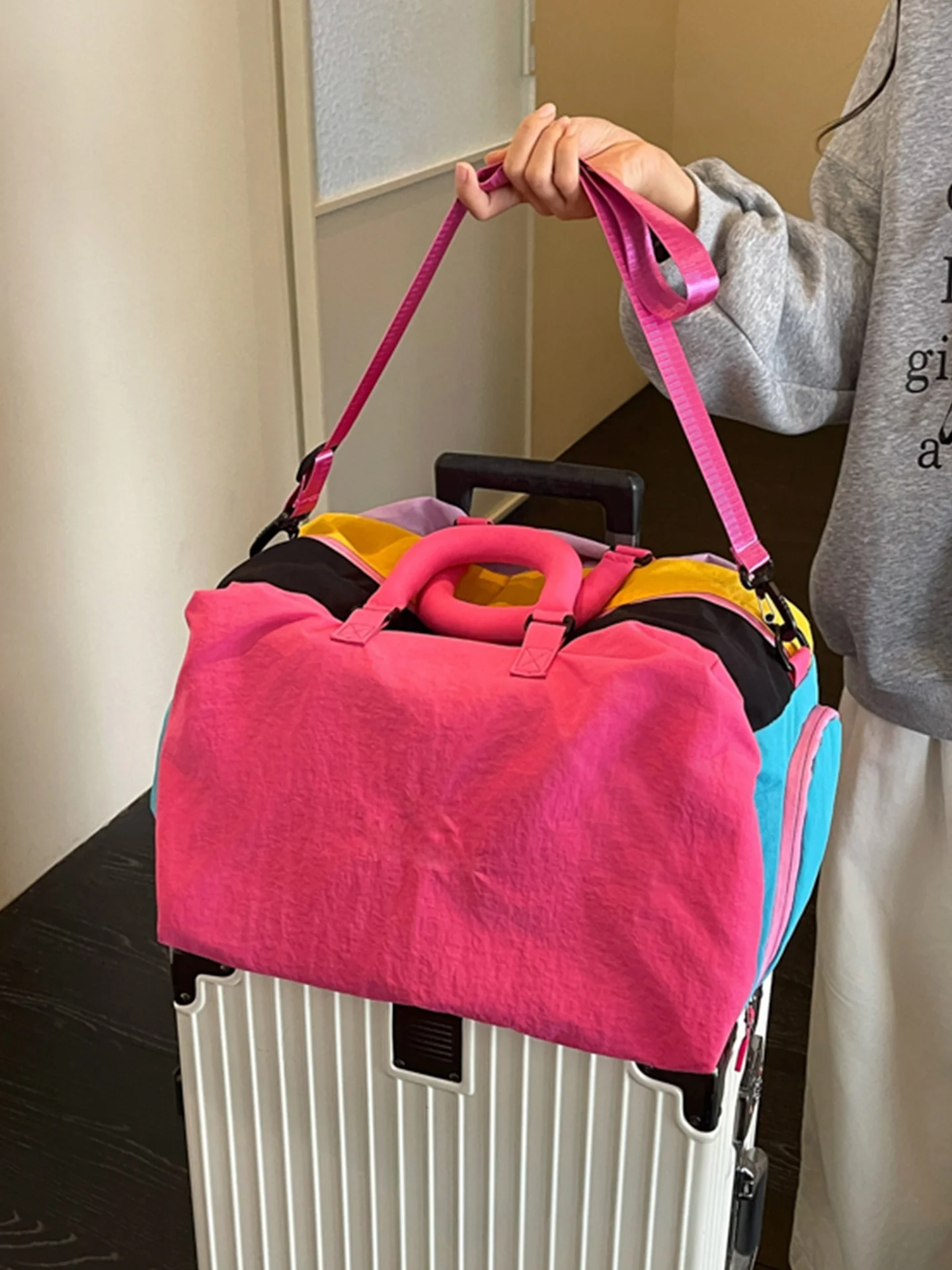 lightweight-compact-fitness-bag-for-short-trips-women's-stylish-high-value-durable-canvas-bag-with-separation-storage-travel-bag
