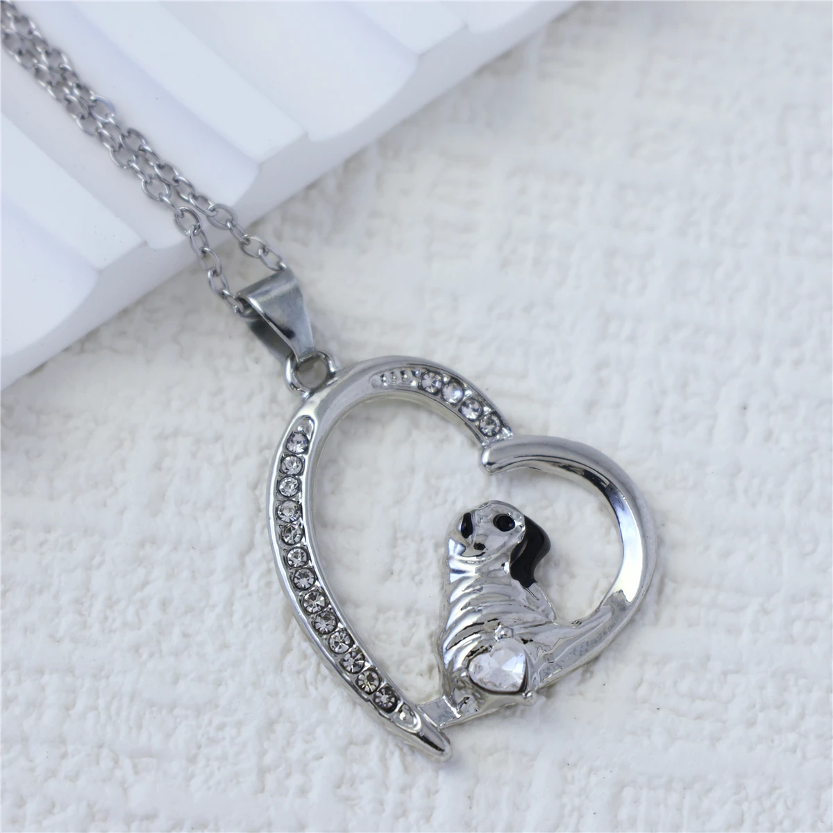 Fashion Creative Pug Heart Pendant Necklace for Women Cute Pet Dog Perfect Birthday Anniversary Jewelry Gift for Dog Lovers