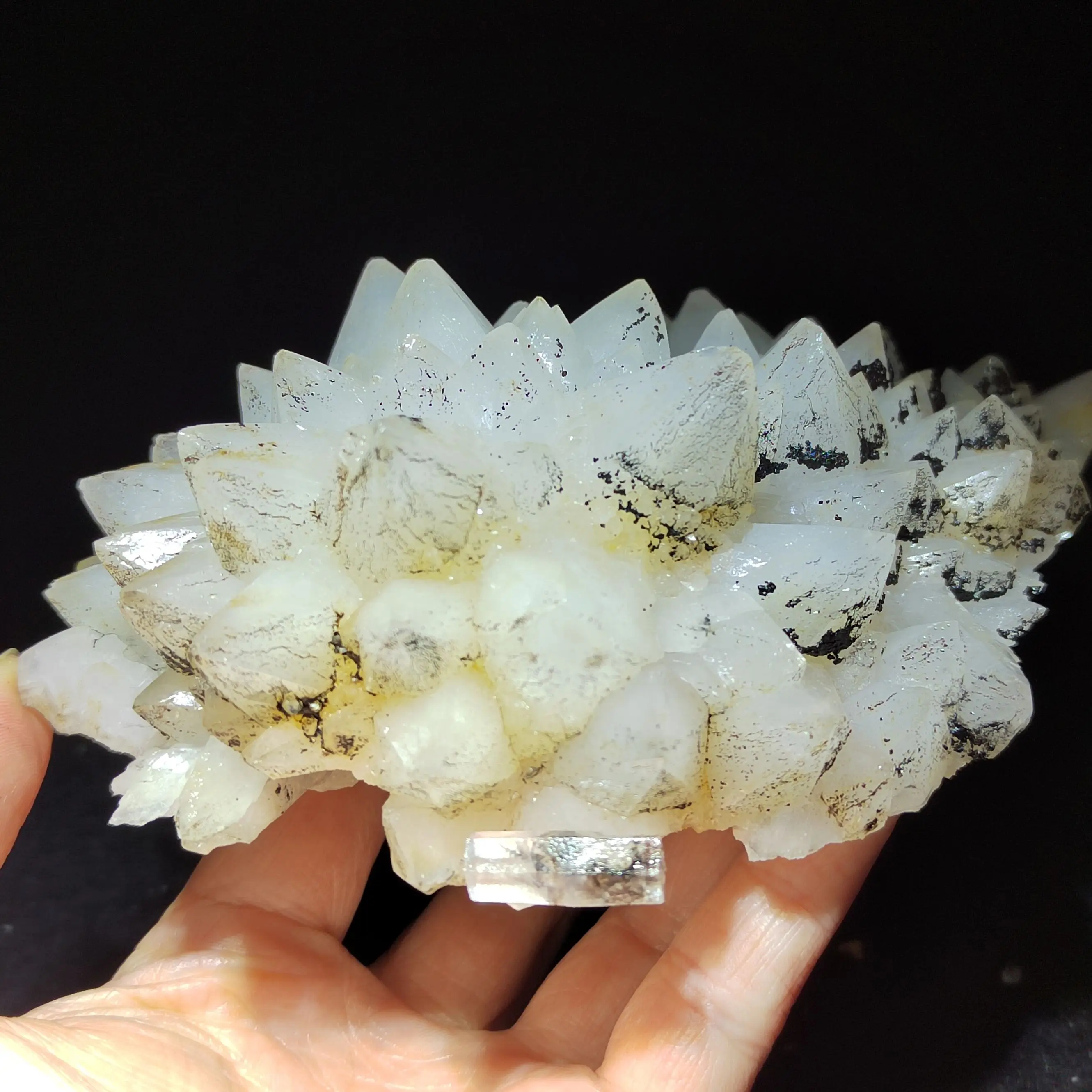 

740.9gNatural rare columnar Aurora calcite and Crystal Cluster symbiosis geology teaching collection jewelry home decoration