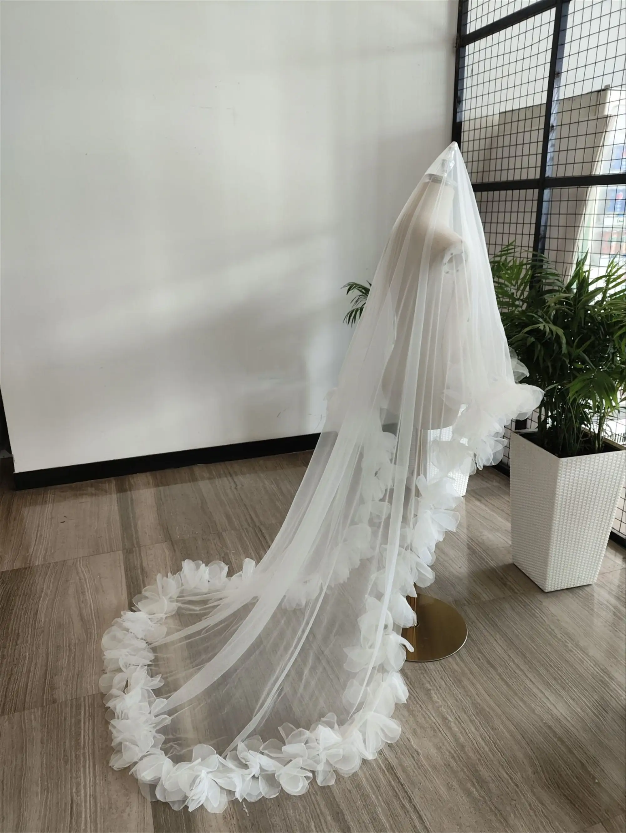 sbs-floral-bridal-veil-romantic-flower-veil-minimalist-blush-veil-two-tiered-wedding-veil-pearl-embellished-flower-edged-veil