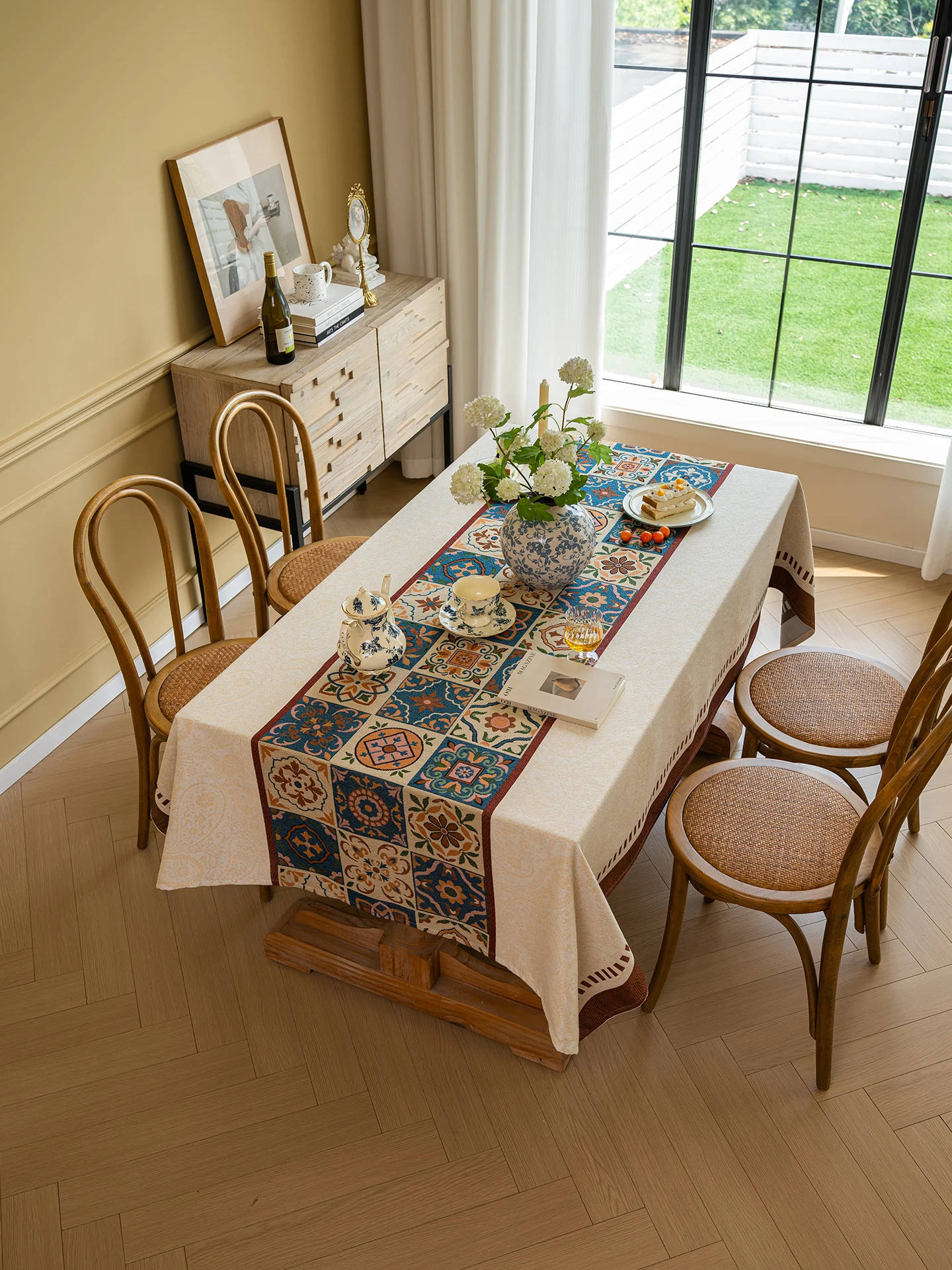 

American Country Sle Rectangular Tablecloth Luxury Vintage Floral Print Dining Tablecloth Tea Table Cloth Stain-resistant