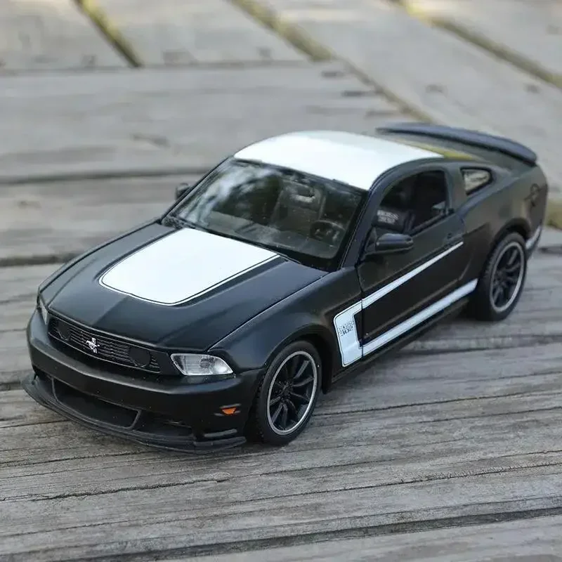 Maisto 1:24 Ford Mustang Boss 302 Sports Car Simulation Diecast Car Metal Alloy Model Car Children\'s toys collection gifts B918